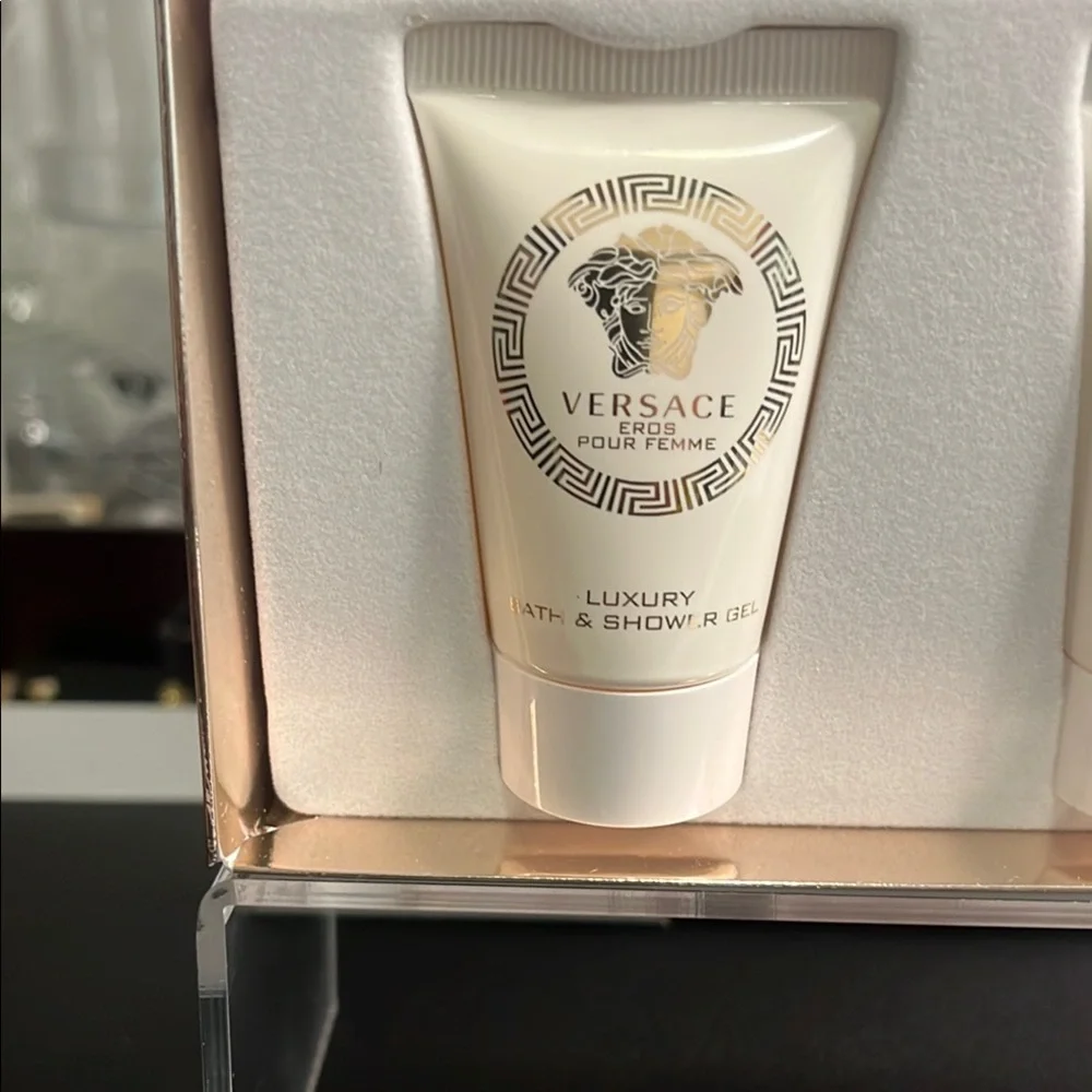 Versace Luxury Bath & Body Set - White - Picture 2 of 6